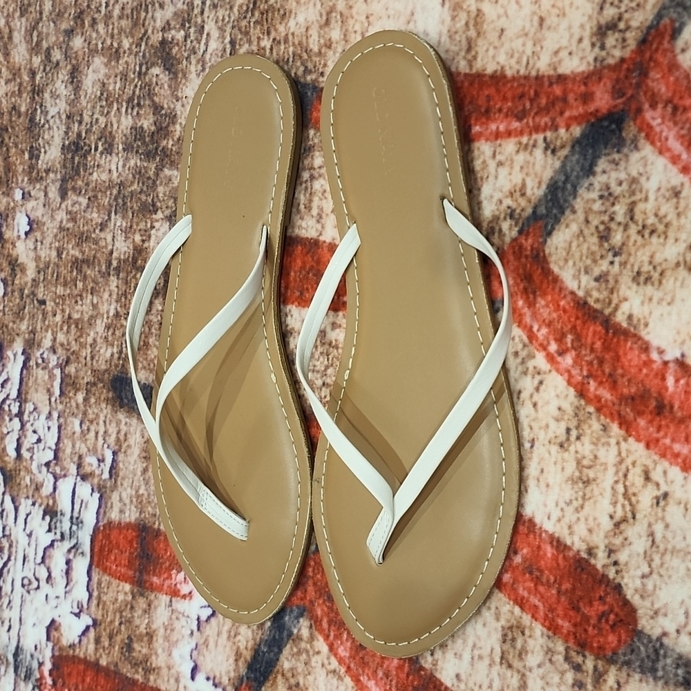 Old Navy thong flip flops - Picture 4 of 6